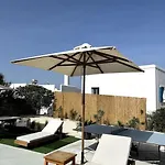 Apartment Minimal Grey Pool-front In
