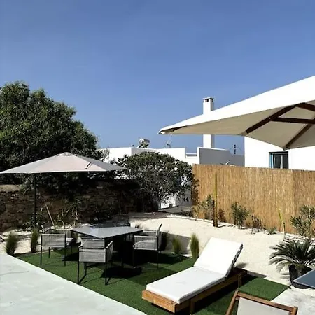 Minimal Grey Pool-front In Apartament