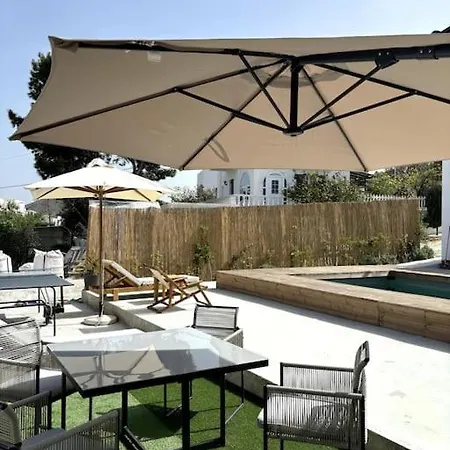 Apartament Minimal Grey Pool-front In