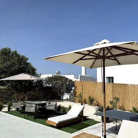 Minimal Grey Pool-front In * Páros