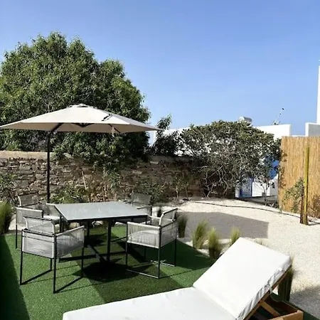 Minimal Grey Pool-front In Apartament *