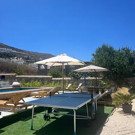 Daire Minimal Grey Pool-front In