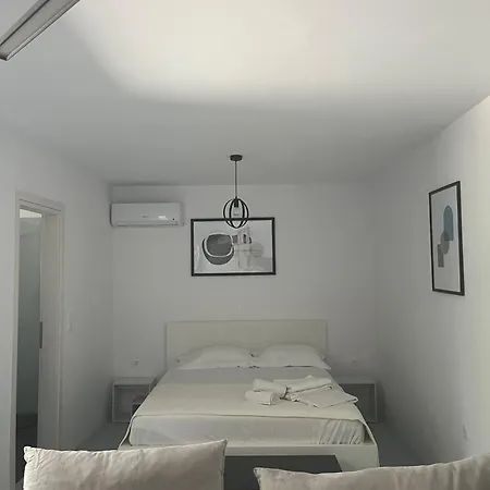 Minimal Grey Pool-front In Apartament *