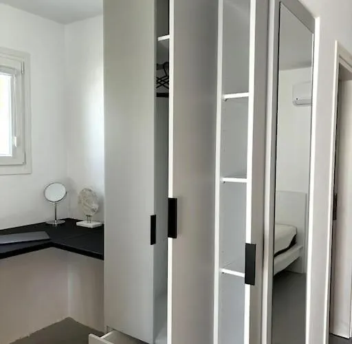 Minimal Grey Pool-front In Lejlighed