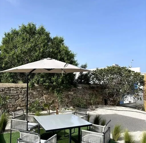 Lejlighed Minimal Grey Pool-front In *