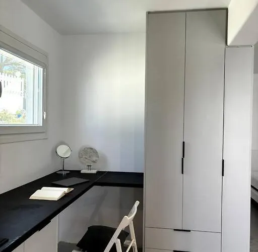 Minimal Grey Pool-front In * Páros