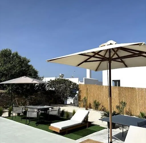 Minimal Grey Pool-front In * Páros