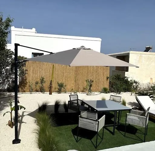 Lejlighed Minimal Grey Pool-front In *