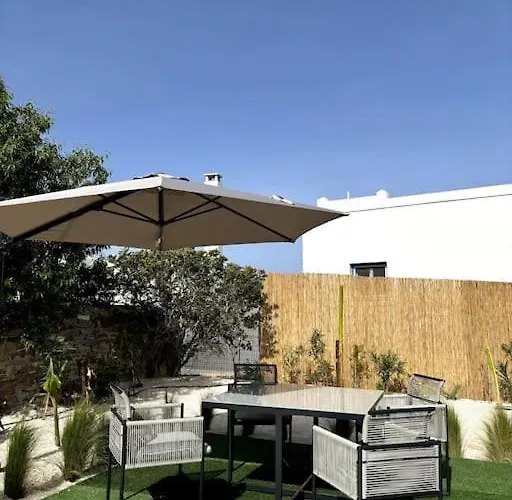 Minimal Grey Pool-front In Lejlighed Páros