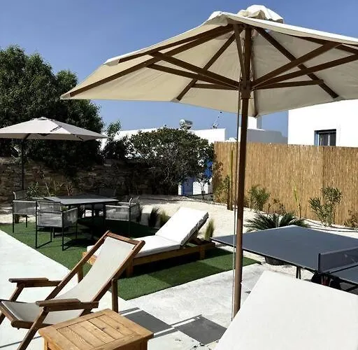 Minimal Grey Pool-front In Lejlighed