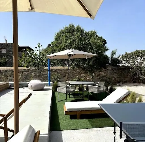 Minimal Grey Pool-front In * Páros