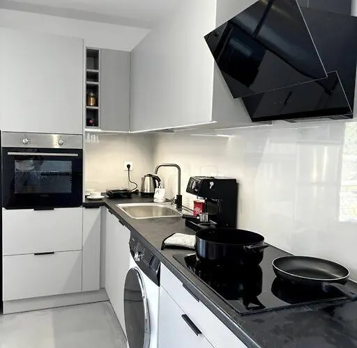 Minimal Grey Pool-front In Lejlighed