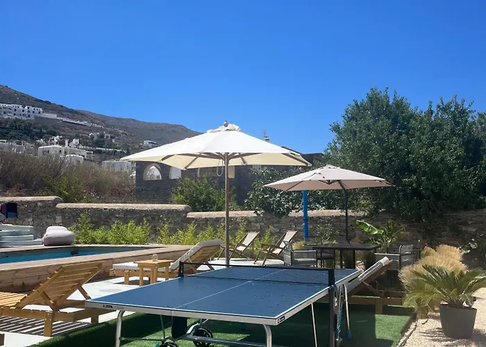 Lejlighed Minimal Grey Pool-front In