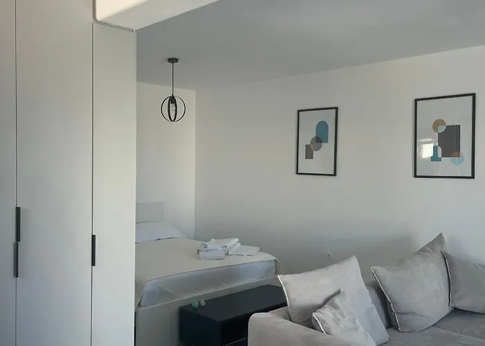 Minimal Grey Pool-front In * Páros