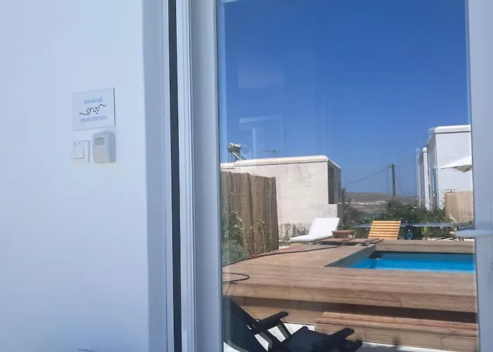 Minimal Grey Pool-front In Lejlighed