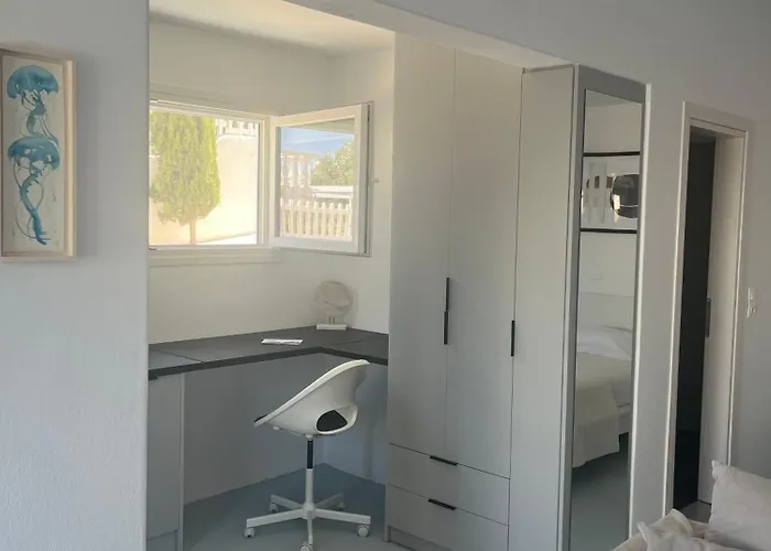 Minimal Grey Pool-front In *