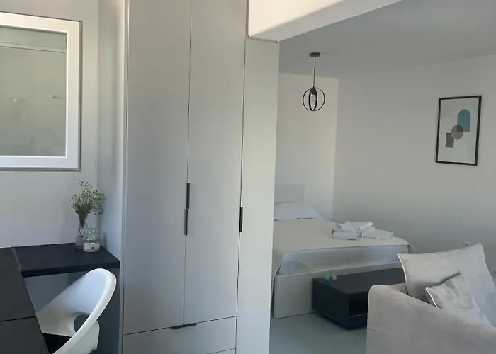 Minimal Grey Pool-front In * Páros