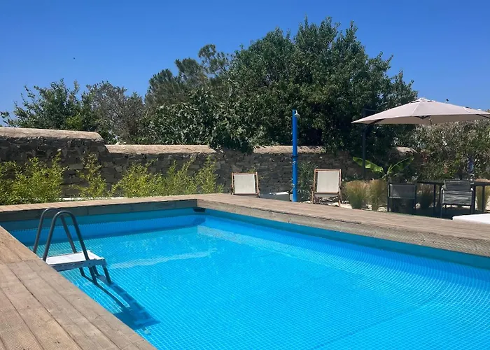 Lejlighed Minimal Grey Pool-front In *